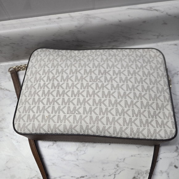 Michael Kors Jet Set Beige and Tan Crossbody Bag - Picture 7 of 9